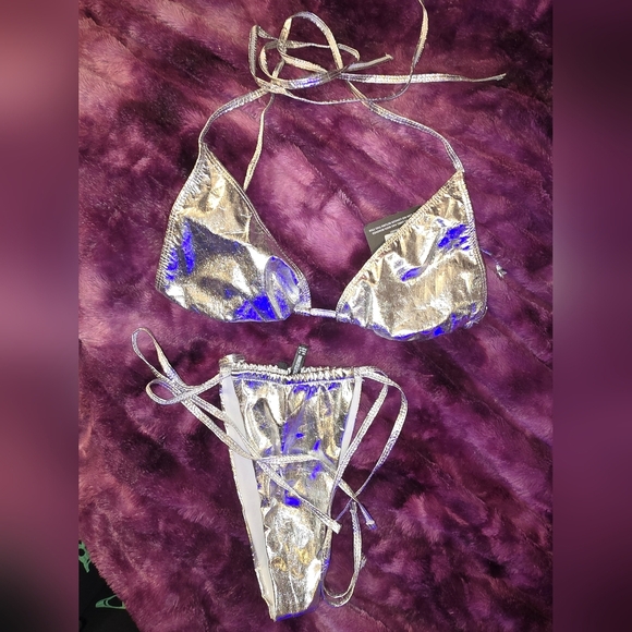 Pretty Little Thing Silver Vinyl Adjustable Tie Side Bikini NWT 0/10 - Picture 3 of 6